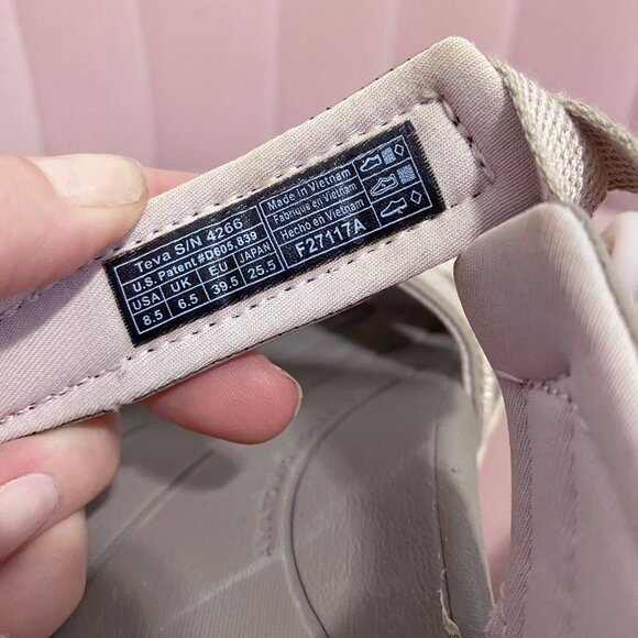 Teva Terra Valley Plaza Taupe/ Vineyard Wine - Picture 5 of 5